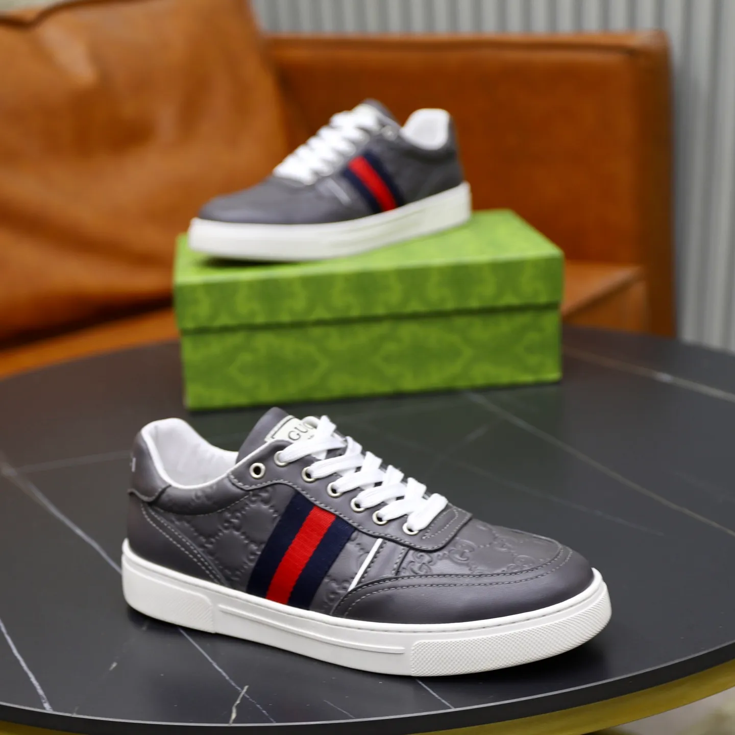 Ex-factory price: 440💰🙅‍♂️🙅‍♂️🙅‍♂️ Brand: GUCCI Standard code: 38-44 (45 customized) Grade: Same as the official website Material: Original leather splicing Comfortable and breathable sheepskin lining Original wear-resistant outsole Style category: Men's fashionable casual shoes Running sneakers Distinguished luxury brand elements Top luxury Color: actual picture color